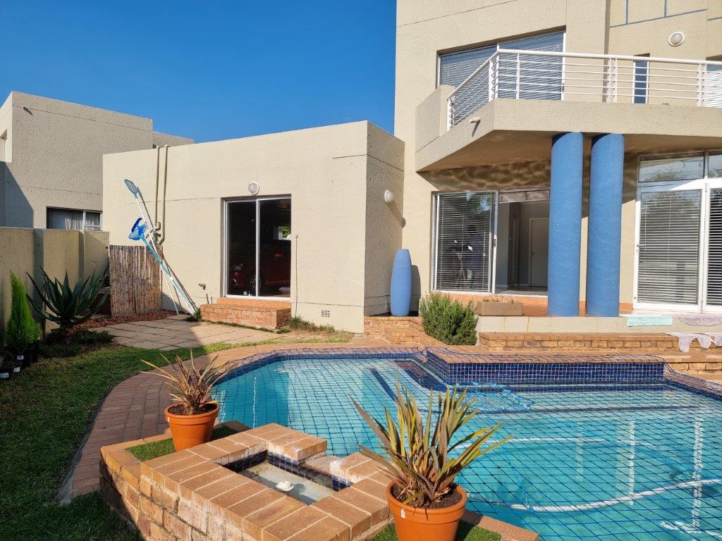 Santana three bedroom cluster in Sunninghill