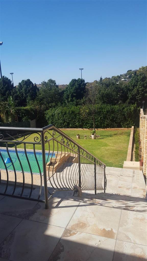 Rental: Three Bedroom Three Bathroom House In Westdene