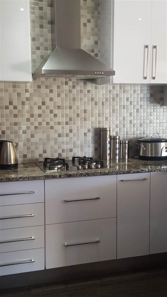 Rental: Three Bedroom Three Bathroom House In Westdene