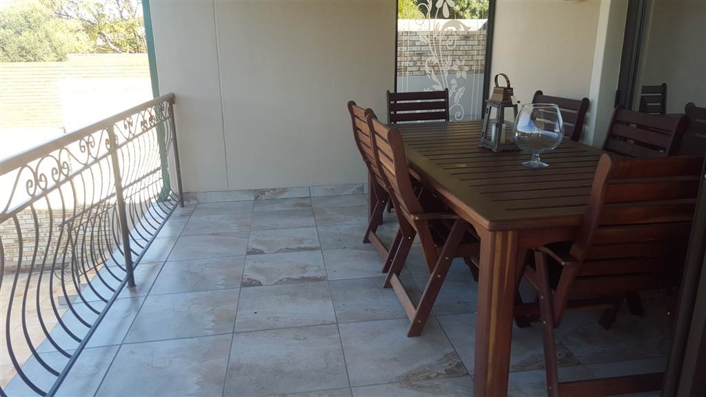 Rental: Three Bedroom Three Bathroom House In Westdene