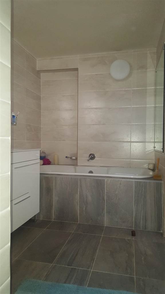 Rental: Three Bedroom Three Bathroom House In Westdene