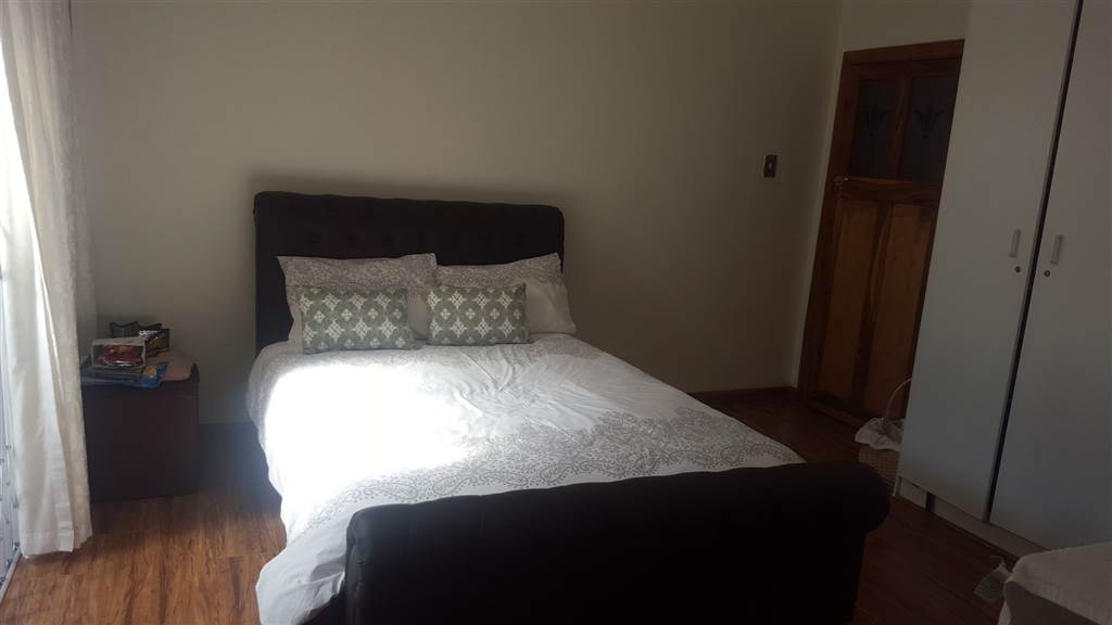 Rental: Three Bedroom Three Bathroom House In Westdene