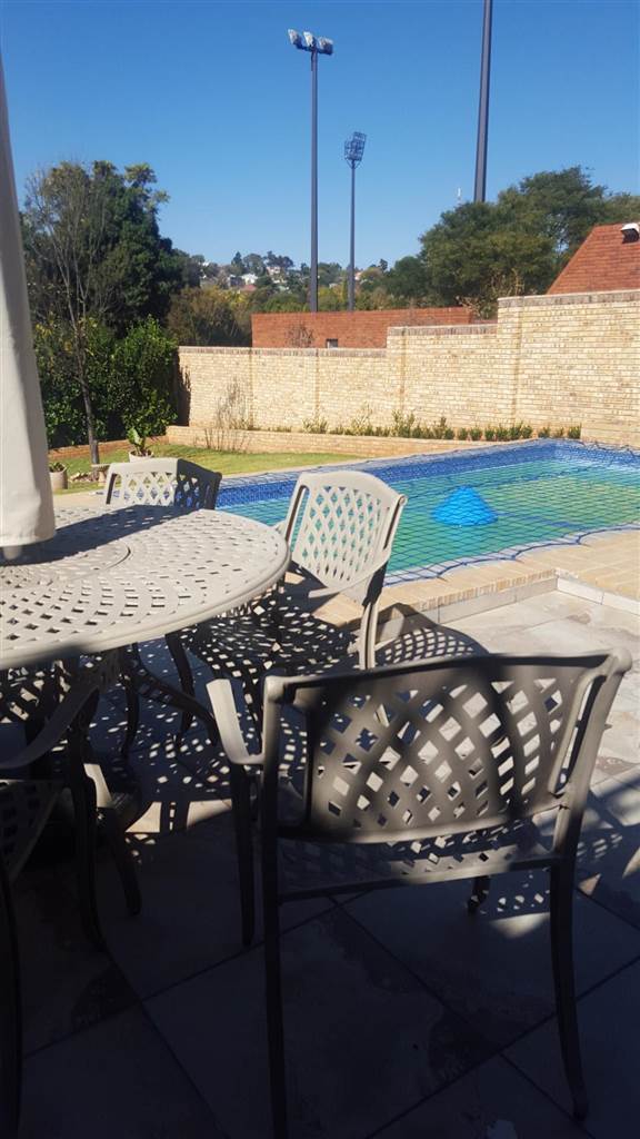 Rental: Three Bedroom Three Bathroom House In Westdene