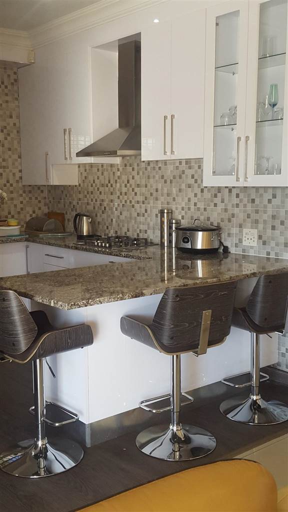 Rental: Three Bedroom Three Bathroom House In Westdene